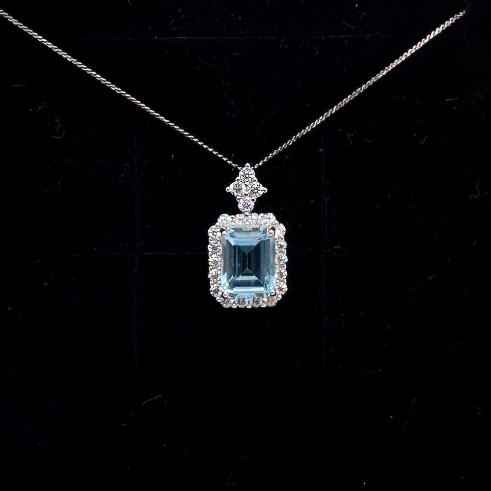Swiss blue topaz pendant set in sterling silver